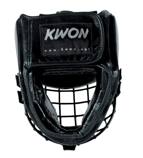 Casque avec grille en fer